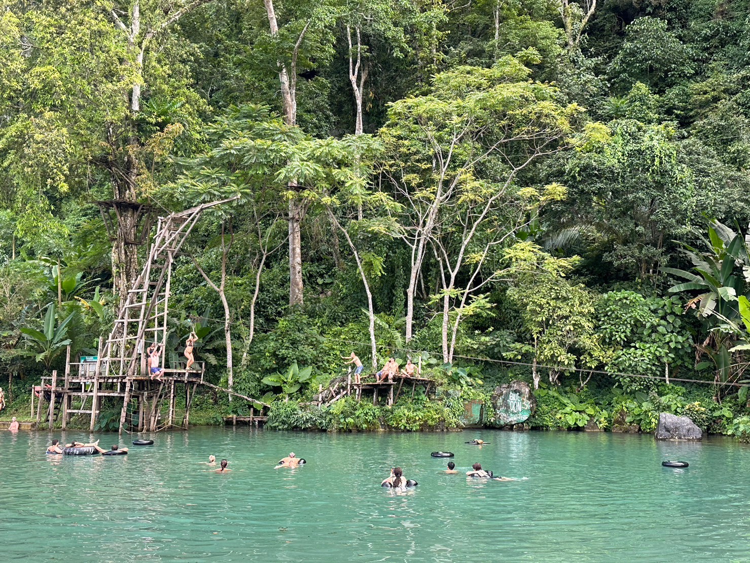 ラオスのヴァンヴィエンにあるブルーラグーン3の遊泳地