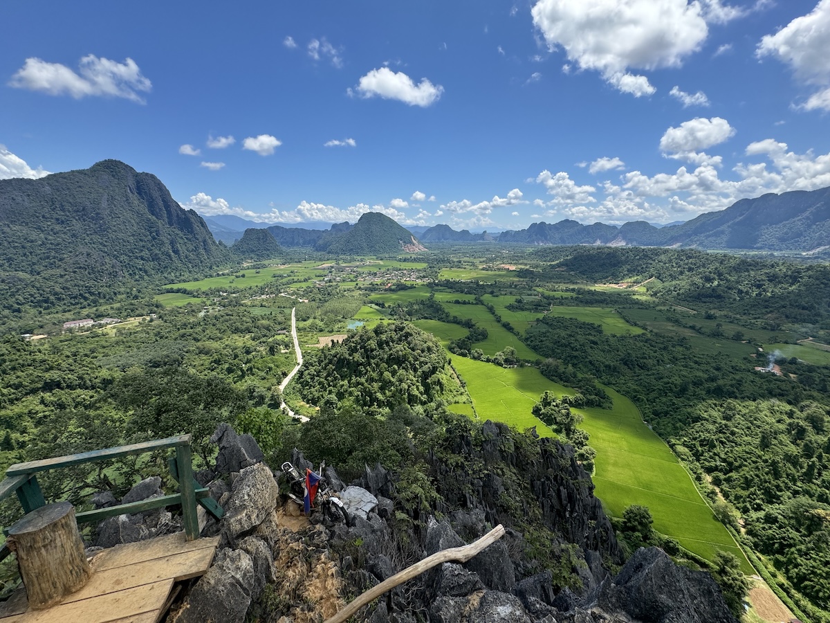 ヴァンヴィエンで見た田園風景が絶景で印象に強く残った。またラオスを訪れる時にはもう一度観たい景色