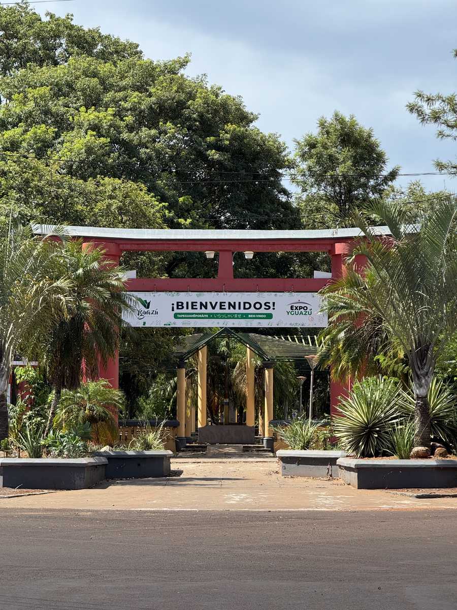 イグアス移住地の中心値にある鳥居。神社があるわけではない