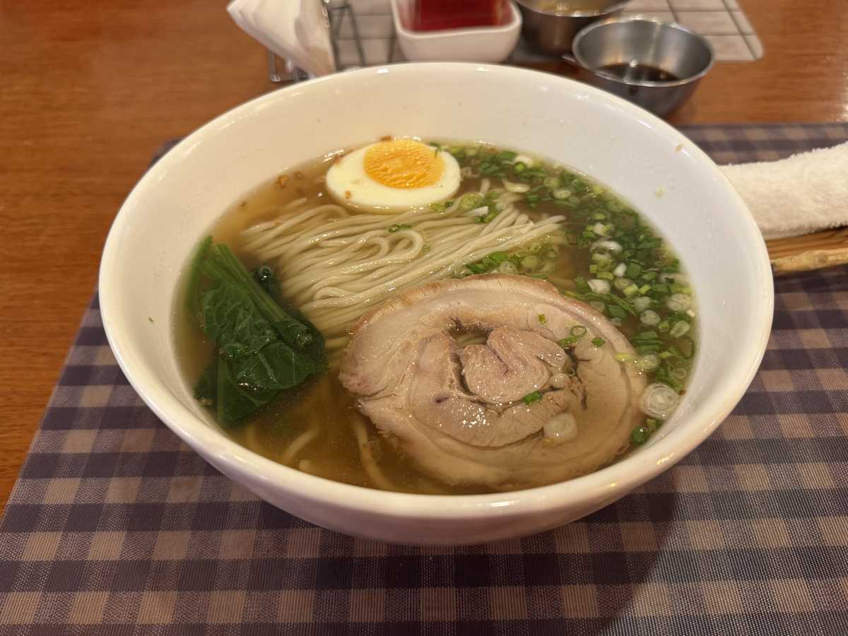 ラパスの日本料理屋 Kenchan の醤油ラーメン